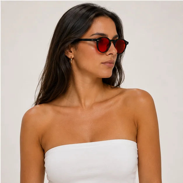 Altair Rojo Negro - modelo femenino en angulo