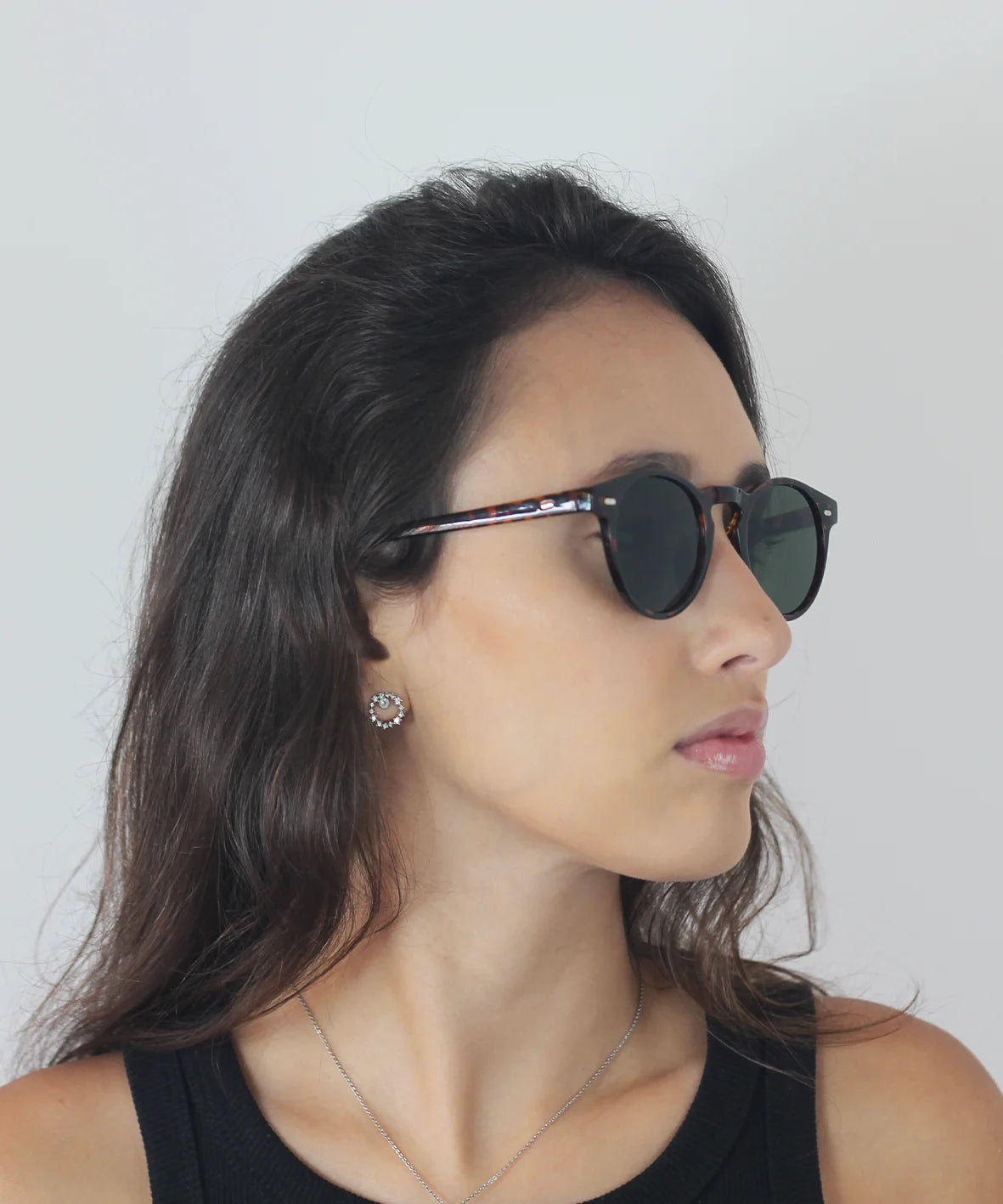 Ambar - modelo femenino en angulo