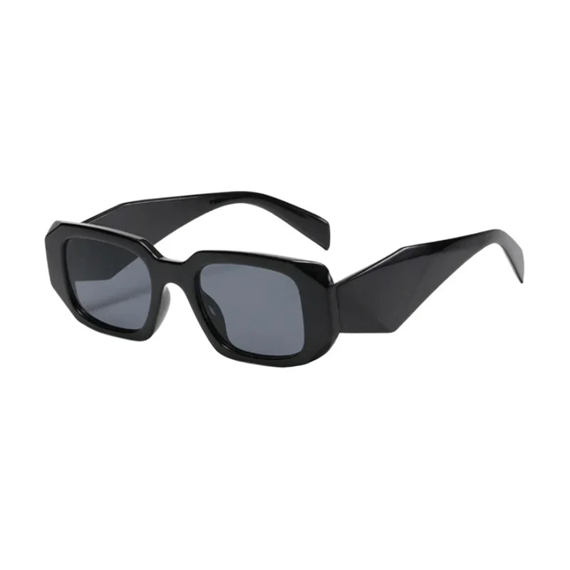 Budapest Negro con lentes negros - vista en angulo