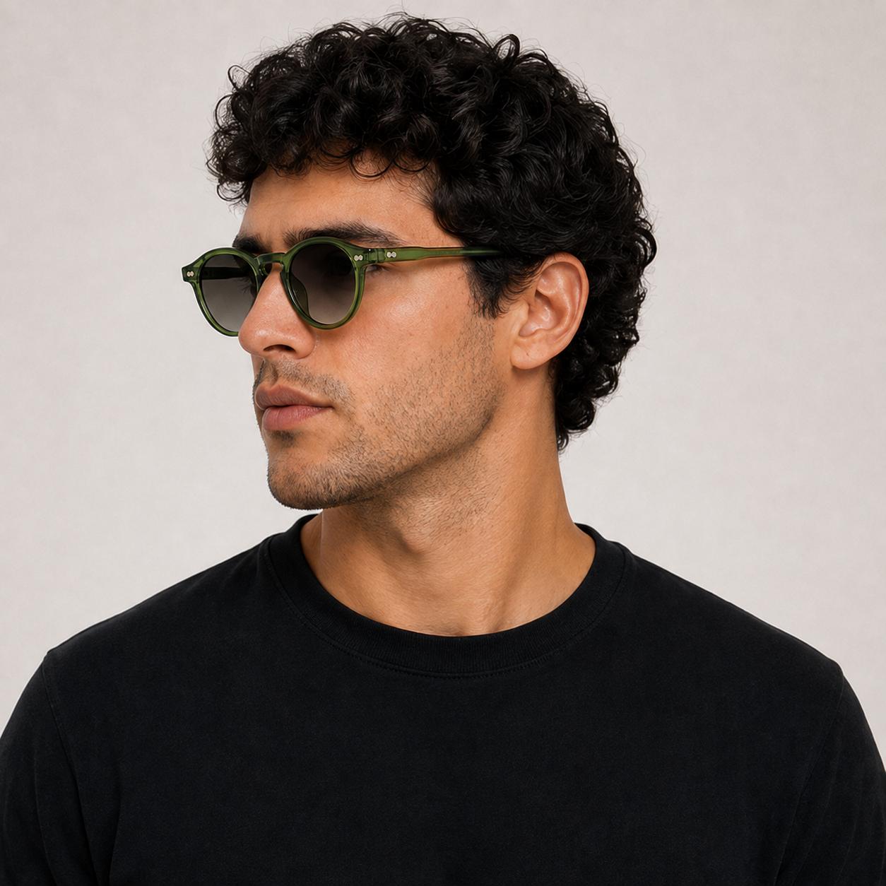 Saint-Tropez - modelo masculino en angulo