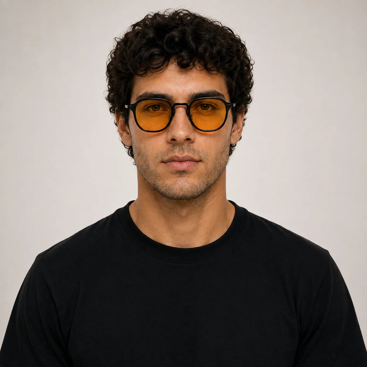 Cairo Negro Naranja - modelo masculino frontal