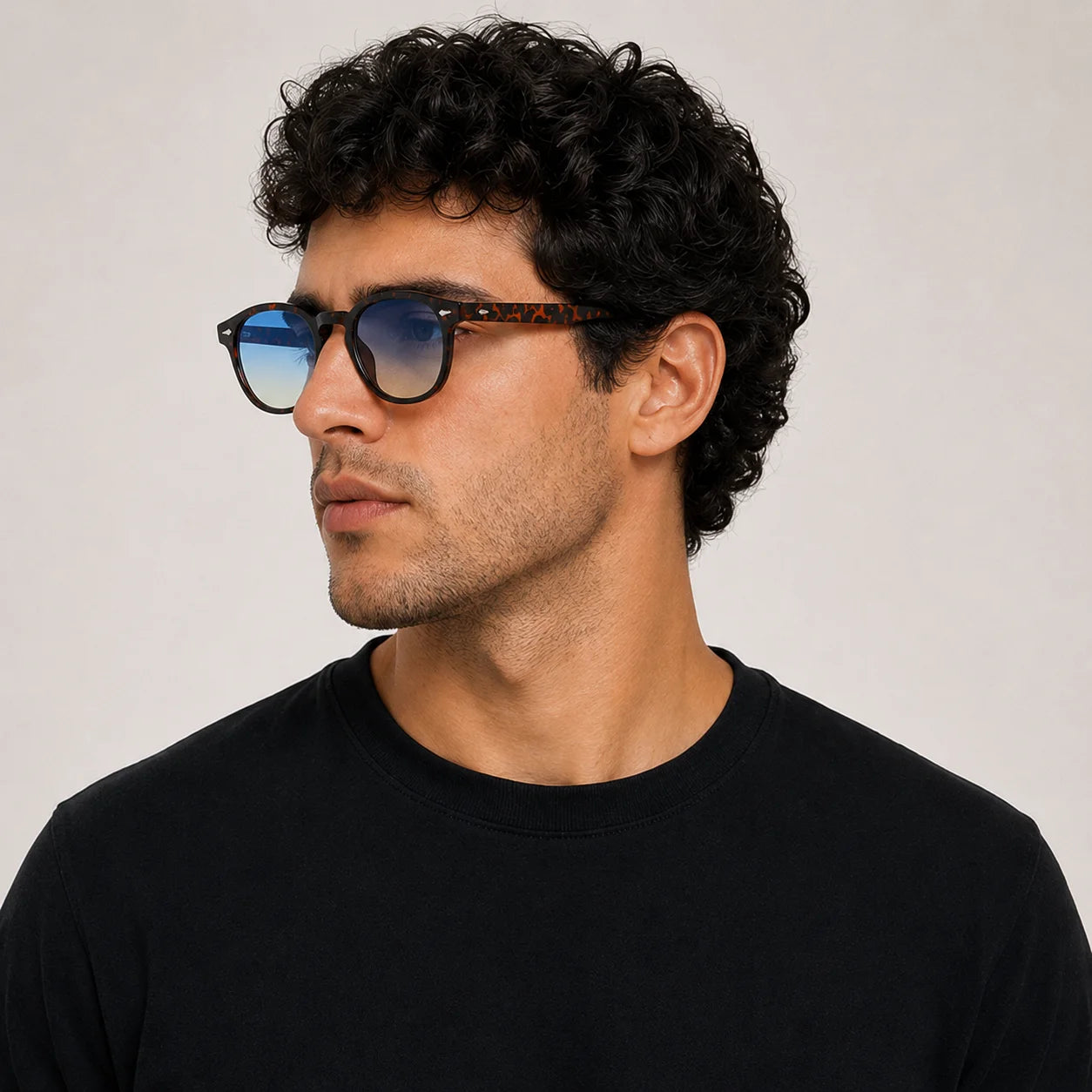 Evoque Leopardo - modelo masculino en angulo