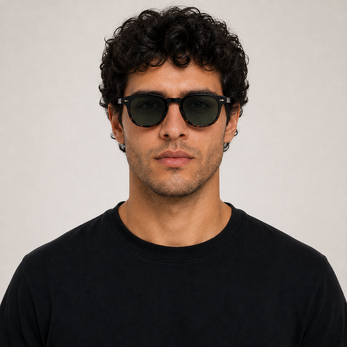 Astra - modelo masculino en angulo