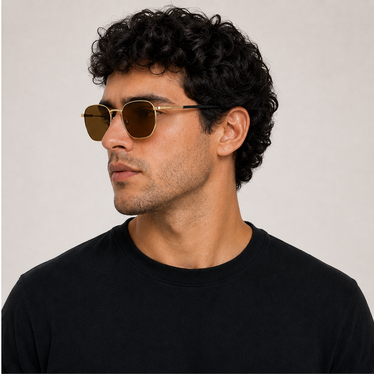 Enela Dorado - modelo masculino en angulo