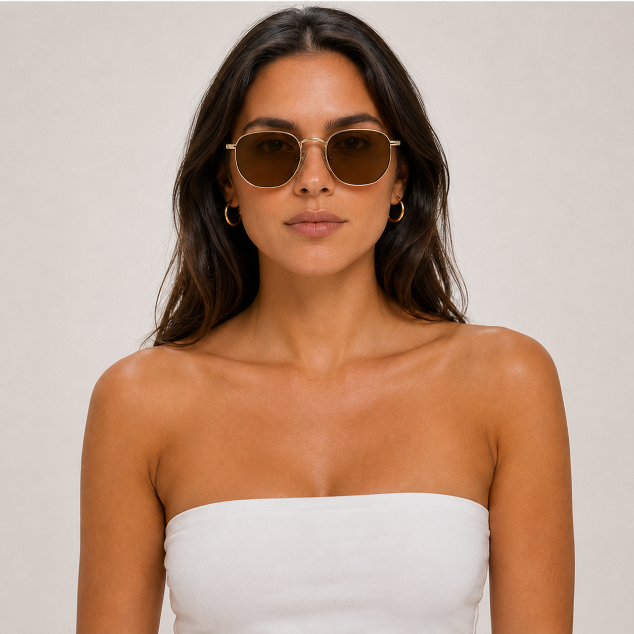 Enela Dorado - modelo femenino frontal