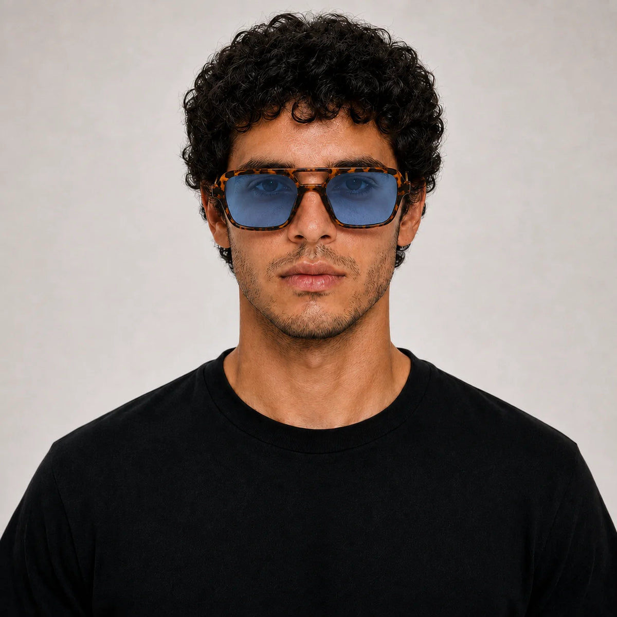 Lumina - modelo masculino en angulo