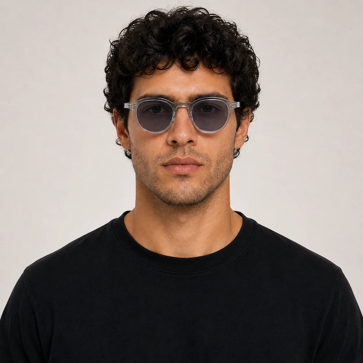 Orion Gris - modelo masculino frontal