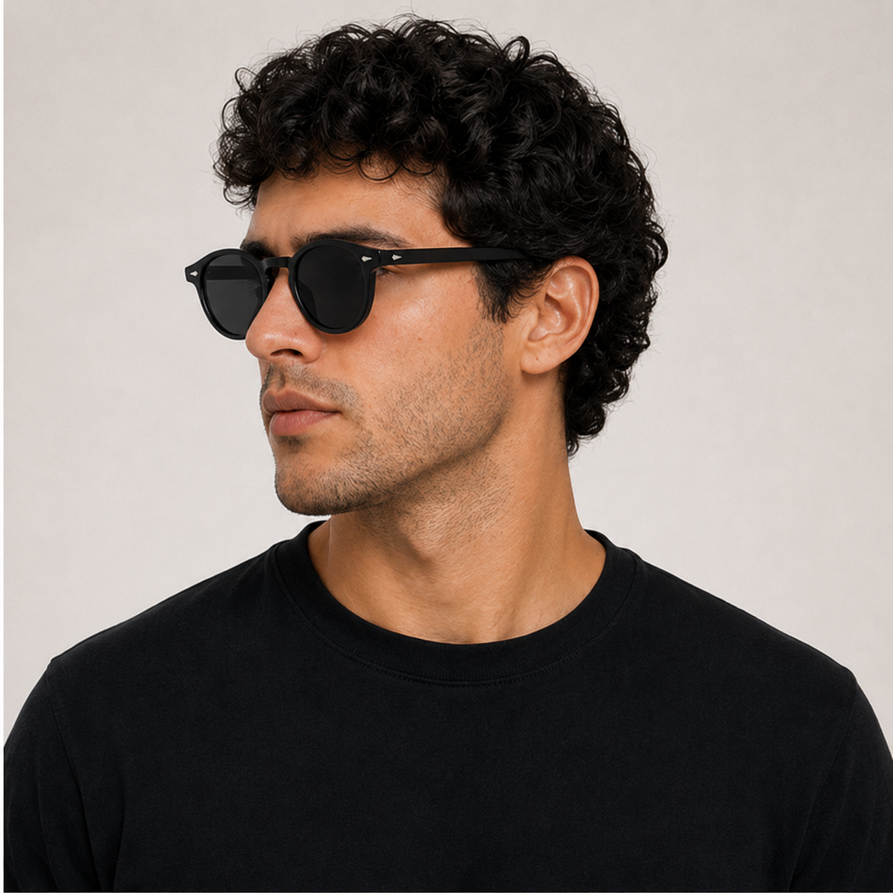 Sahara - modelo masculino en angulo