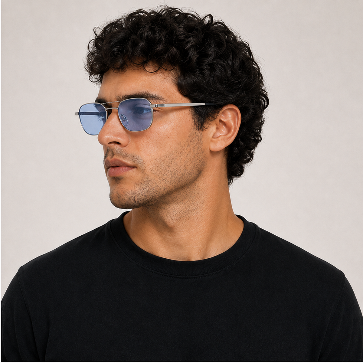 Sancho - modelo masculino en angulo