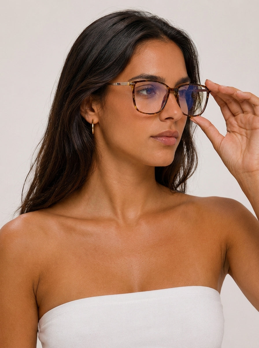 Zapallar Transparente - modelo femenino de perfil